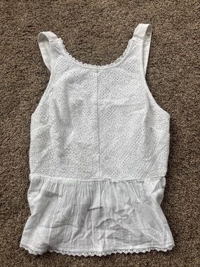 American Eagle Women’s Small White Eyelet Sleeveless Peplum Tank Top EUC